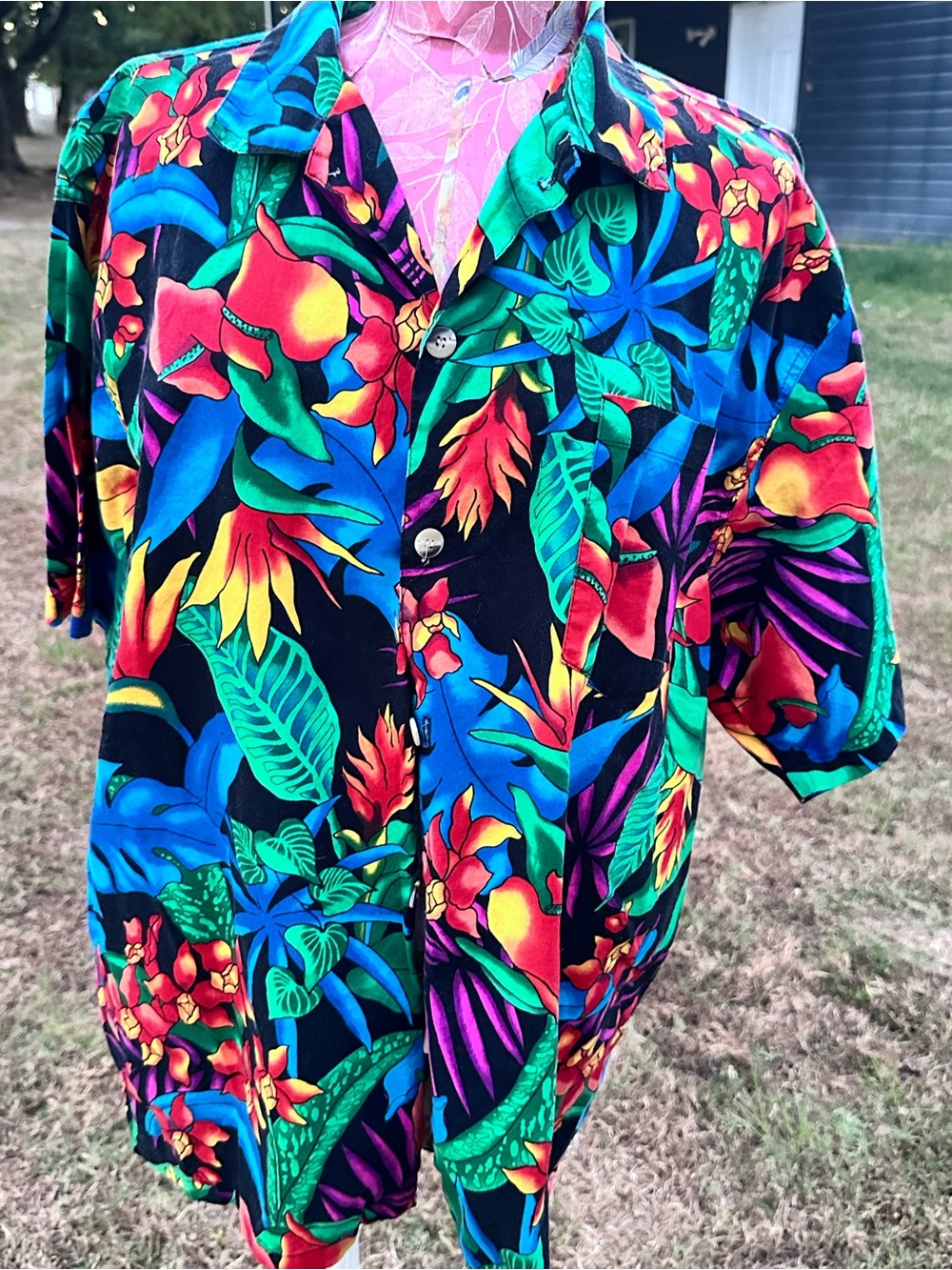 Vibrant Black Tropical-Print Short-Sleeve Button-Down Shirt